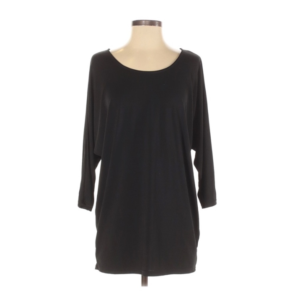 Sleek and comfortable 3/4 blouse